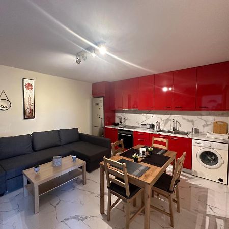 Red Harmony By The Sea Pool And Balcony Apartment Kalamata Ngoại thất bức ảnh