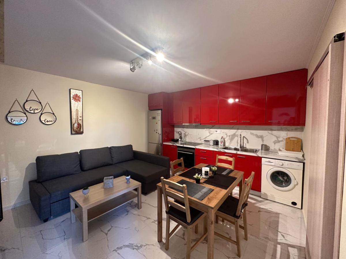Red Harmony By The Sea Pool And Balcony Apartment Kalamata Ngoại thất bức ảnh