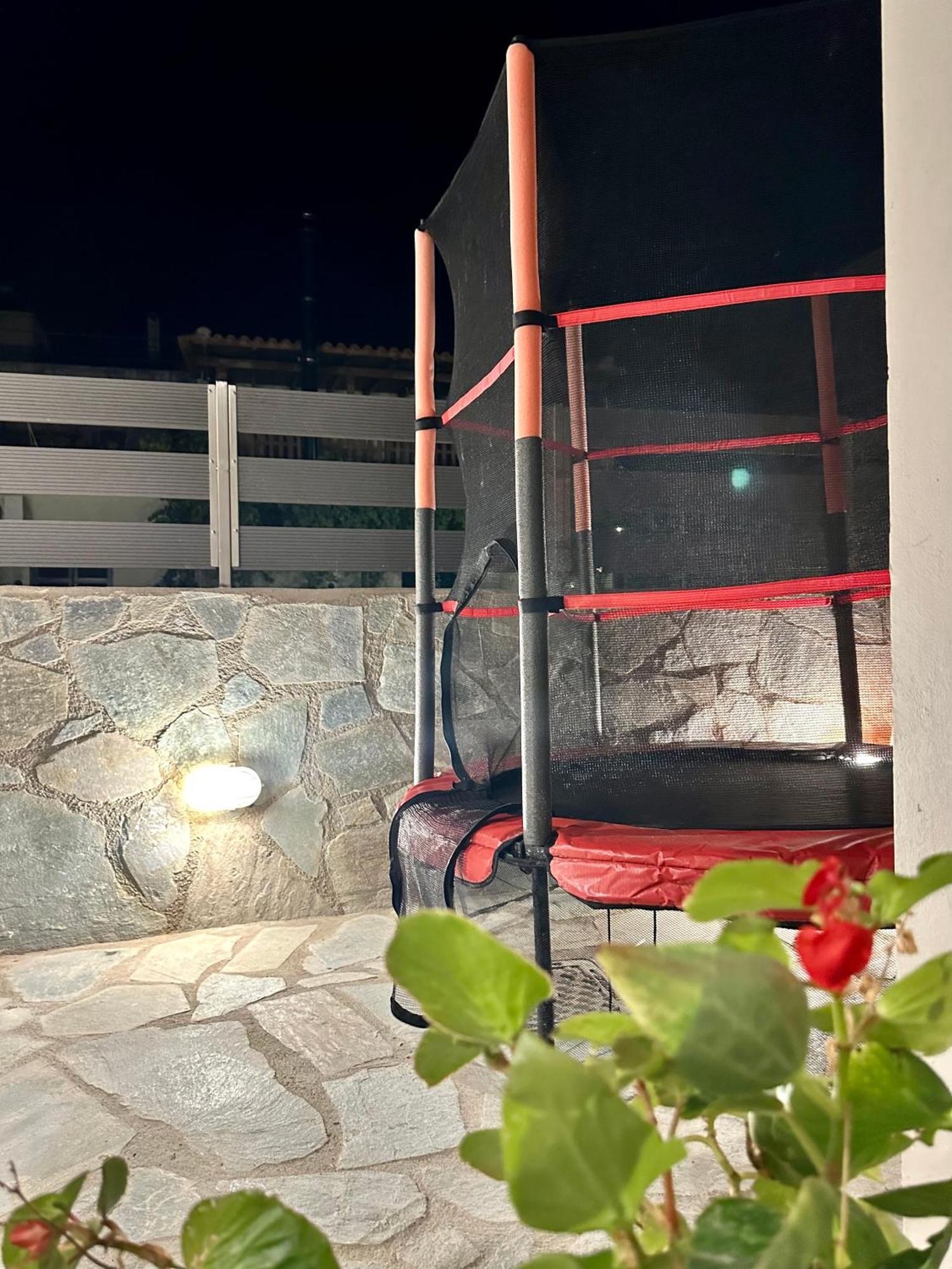 Red Harmony By The Sea Pool And Balcony Apartment Kalamata Ngoại thất bức ảnh